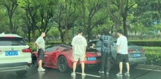 2 siêu xe tông nhau, chủ xe Bugatti gần 76 tỷ đồng nói một câu “trên tiền” khiến dư luận sôi sục