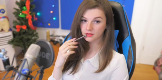 Ăn mặc, trang điểm như con gái, nam streamer bất ngờ bị cấm kênh khi tự chạm vòng một của chính mình