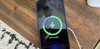 Apple đưa ra khuyến cáo sạc pin iPhone đúng cách khiến CĐM bức xúc, “mua điện thoại về để mình hầu nó à?”