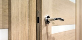 Bác sĩ Trung Quốc phát hiện virus corona trên tay nắm cửa, đưa ra lời khuyên quan trọng