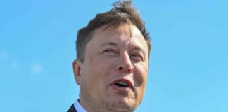 Bài học cảnh báo Elon Musk: Triệu phú John McAfee từng bị bắt vì tội bơm thổi, làm giá thị trường tiền số