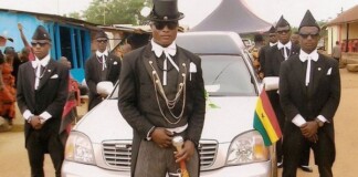 Bất ngờ với gia thế cực khủng của “anh da đen khiêng hòm”, việc làm nhiều không xuể, nổi tiếng trên truyền hình