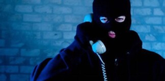 Bế tắc vì không có người xem, Youtuber giả làm cướp, chĩa súng vào mẹ ruột để câu view