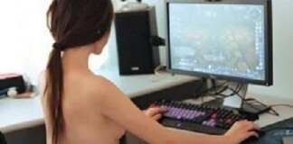 Chùm ảnh khi con gái chơi game ở nhà (Phần II)