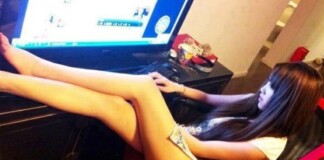 Chùm ảnh khi con gái chơi game ở nhà