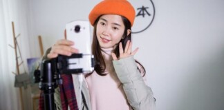 Chuyện thật không đùa, chỉ livestream bán quần áo, nàng hot girl kiếm cả nghìn tỷ mỗi năm