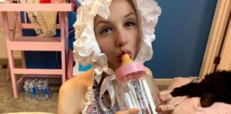 Cô gái 25 tuổi làm giàu bằng cách tự biến mình thành em bé “khổng lồ”, mặc bỉm, ngủ trong cũi rồi livestream