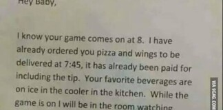 Cô gái làm mọi chàng trai thèm muốn khi ‘tẩm bổ’ cho người yêu chơi game