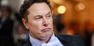 Con của tỷ phú Elon Musk nộp đơn xin xóa quan hệ huyết thống với cha