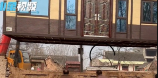 Con trai mua “biệt thự online” với giá gần 150 triệu đồng cho bố mẹ dưỡng già, nhìn công đoạn ráp nhà mà ai cũng hoang mang