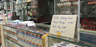Công an vào cuộc vụ chợ thuốc Hapulico đồng loạt treo biển “không bán khẩu trang, nước rửa tay, miễn hỏi”
