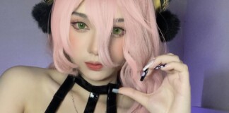 Cosplay táo bạo, nữ game thủ chuẩn bị luôn tinh thần nhận “gạch đá”