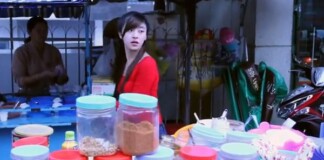 Cư dân mạng sốt với cô gái xinh đẹp bán bánh tráng