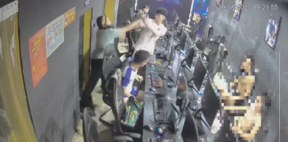 Đang ngồi trong quán nét, hai game thủ bỗng nhiên bị một bạn nữ lao vào “tác động vật lý” vì lý do khó đỡ