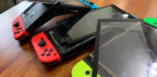 Đập vỡ máy chơi game của con và bạn học, ông bố tự hào khoe lên mạng rồi bị ném đá không thương tiếc