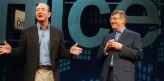 Điểm chung của Bill Gates và Jeff Bezos: Đều thích rửa bát