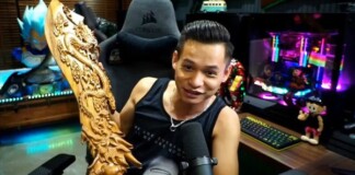 Độ Mixi được donate Đồ Long Đao “trấn yểm” trẻ trâu, cậu con trai Tùng Sói mới 3 tuổi đã sở hữu siêu xe cực xịn