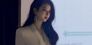 Được học sinh chụp lén đúng góc nghiêng thần thánh, nữ giáo viên gây bất ngờ với nhan sắc thực