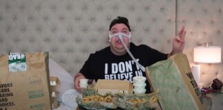 “Khí số sắp tận” vì ăn quá nhiều để làm video mukbang trong 6 năm, YouTuber khiến bạn bè không khỏi buồn bã