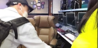 Livestream trong quán net, nữ streamer xinh đẹp bất ngờ bị “tấn công”, hành động gây phẫn nộ người xem