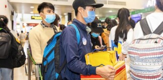 “Mang Tết về nhà”: Khoảnh khắc đoàn viên của những trái tim xa nhà