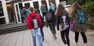 Một ngôi trường ở Đức cho phép học sinh đi muộn 1 tiếng đồng hồ: 97% học sinh sau đó đã ngủ tốt hơn và tập trung hơn