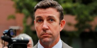 Nghị sĩ Mỹ nhận án tù 5 năm, nộp phạt 6 tỷ đồng vì trộm công quỹ mua game trên Steam và ăn chơi trác táng