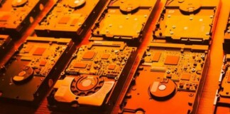 Nhu cầu đào coin bằng HDD tăng cao, NSX Trung Quốc ra mắt bo mạch chủ “siêu to khổng lồ” lắp được 32 ổ 14TB cùng lúc