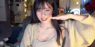 Nữ streamer gợi cảm xấu hổ khi chia sẻ “chuyện tế nhị”