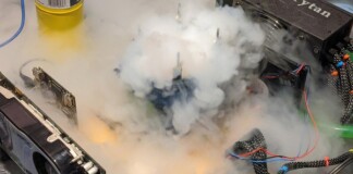 Overclocker chuyên nghiệp Splave phá vỡ kỷ lục với Core i9-10900K 7GHz, vượt mặt cả ASUS dù xài heli lỏng