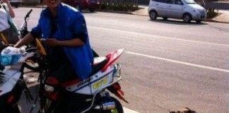 Phẫn nộ với thanh niên hả hê kéo xác chó trên đường phố