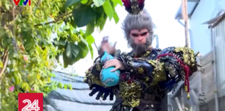 Phóng viên VTV hóa thành nhân vật Black Myth: Wukong với bộ giáp trăm triệu