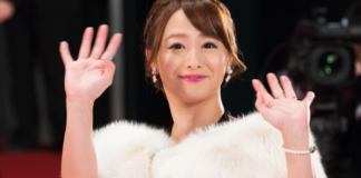 Theo nghề 11 năm, thánh nữ 38 tuổi khẳng định vẫn chưa bị chồng phát hiện