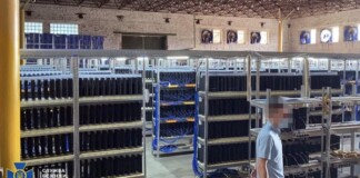 Trang trại 3.800 máy PS4 Slim hoá ra không phải để đào coin, mà dùng để “cày” vật phẩm trong game FIFA 21