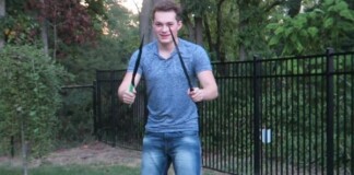 Tự đốt nhà, chơi Fruit Ninja bằng dao thật và những trò đùa nguy hiểm tới suýt mất mạng của các streamer trên thế giới