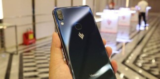 Tỷ phú Phạm Nhật Vượng tặng mỗi cư dân Vinhomes một điện thoại Vsmart nhân dịp năm mới