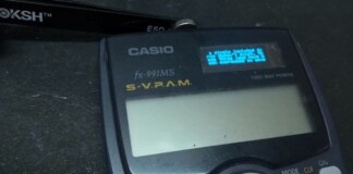 YouTuber hack chiếc máy tính Casio cực tinh vi, có cả kết nối wifi và tính năng chat với bạn bè