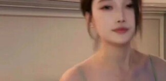 Vừa livestream vừa tập thể dục, nữ streamer khiến fan nam mê mẩn, công khai xin hẹn ở khách sạn