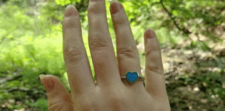 Chán yêu đương trên app hẹn hò, cô gái đính hôn luôn với bạn trai AI