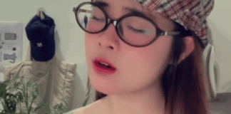 Diện trang phục hờ hững chơi đàn, TikToker lộ điểm nghi vấn