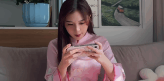 Những ngày cuối năm đối lập của hai MC đình đám hàng đầu Esports Việt