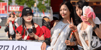 Trước giờ G 8WONDER 2025: Dàn gái xinh đổ bộ, cả nghìn người đội nắng chờ “quẩy” cùng SOOBIN và “chồng yêu” DPR IAN